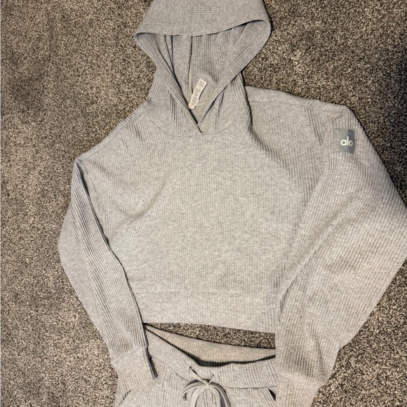 Alo Muse jogger and hoodie set - Picture 4 of 7